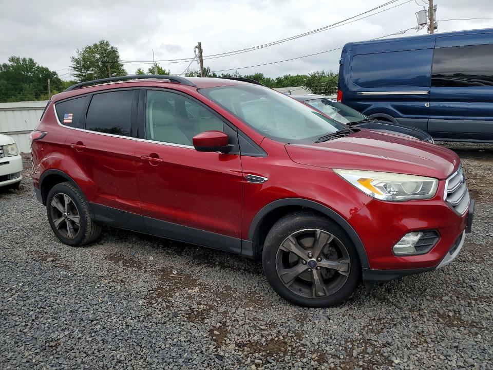 Photo 4 from auction – 2017 FORD ESCAPE with VIN 1FMCU9GDXHUA86240