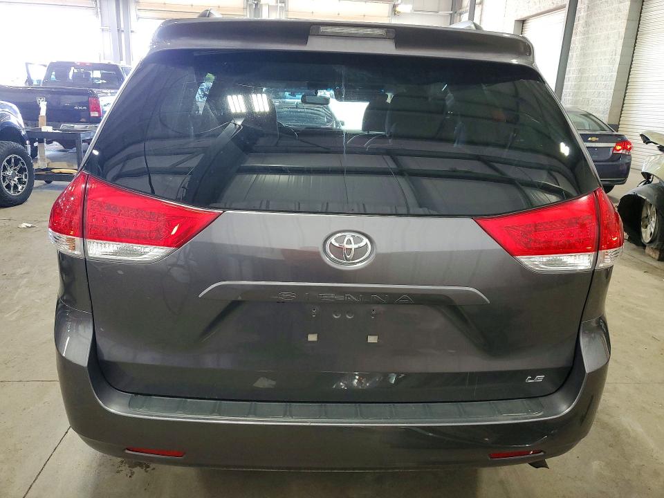 Photo 6 from auction – 2013 TOYOTA SIENNA with VIN 5TDKK3DC4DS404592