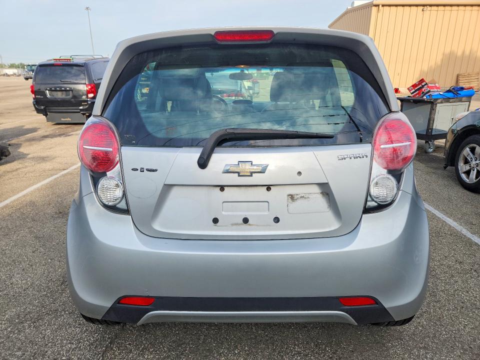 Photo 6 from auction – 2014 CHEVROLET SPARK with VIN KL8CD6S95EC412297