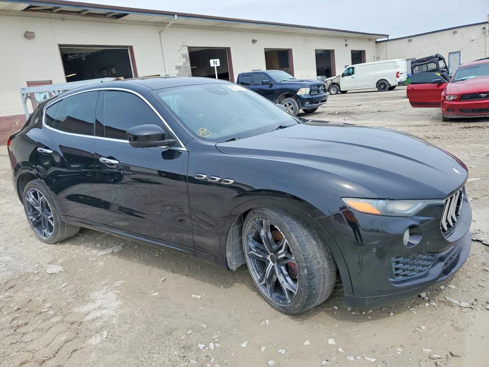 Photo 4 from auction – 2017 MASERATI LEVANTE with VIN ZN661XUAXHX248129
