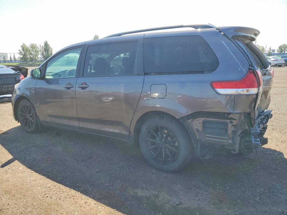 Photo 2 from auction – 2013 TOYOTA SIENNA with VIN 5TDKK3DC1DS366559