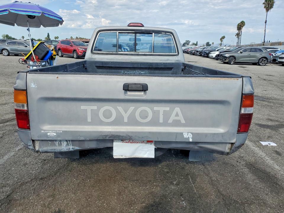 Photo 6 from auction – 1994 TOYOTA PICKUP with VIN 4TARN81A4RZ179176