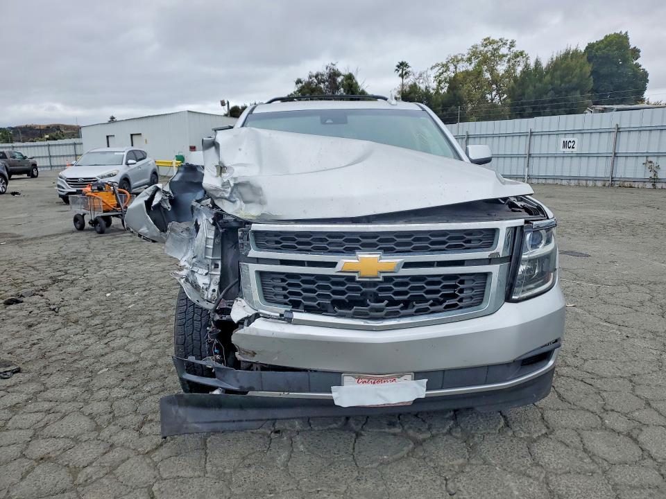 Photo 5 from auction – 2017 CHEVROLET SUBURBAN with VIN 1GNSKHKC8HR152891
