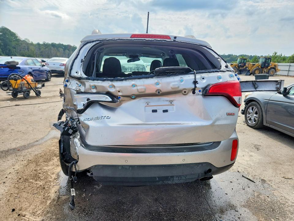 صورة رقم 6 من المزاد - 2015 KIA SORENTO مع VIN 5XYKTCA61FG628138
