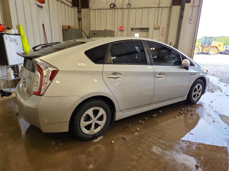 Photo 3 from auction – 2015 TOYOTA PRIUS with VIN JTDKN3DUXF1979733