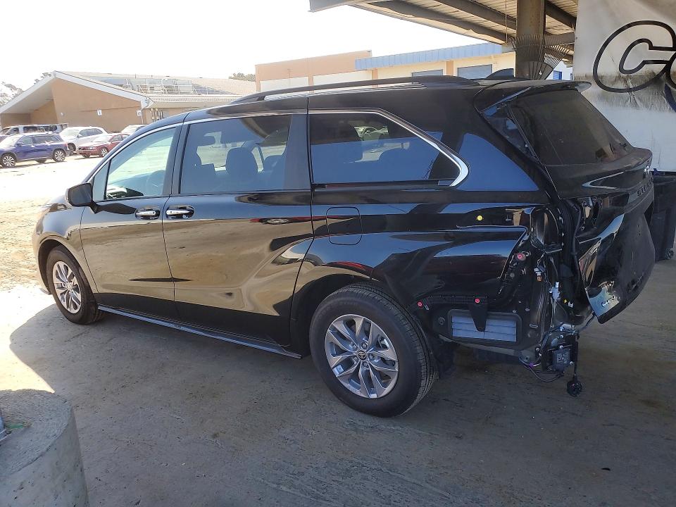 Photo 2 from auction – 2026 TOYOTA SIENNA with VIN 5TDYRKEC8TS324953