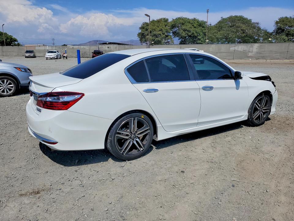 Photo 3 from auction – 2017 HONDA ACCORD with VIN 1HGCR2F15HA266197