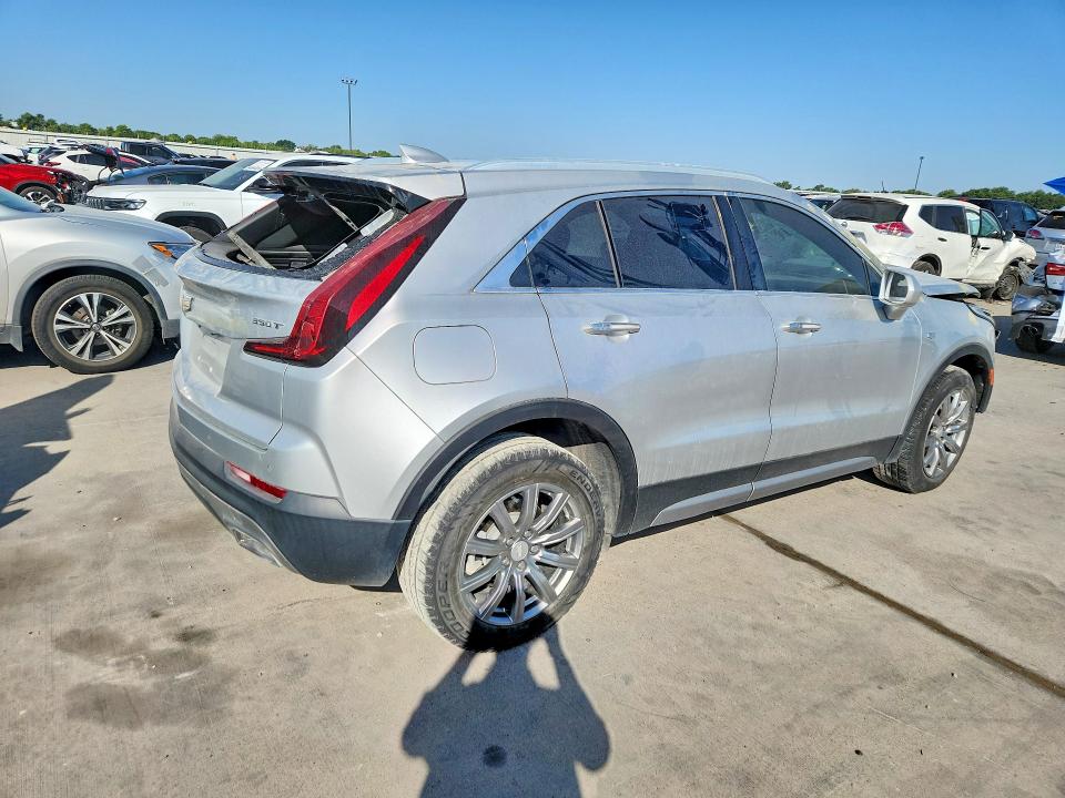 Photo 3 from auction – 2020 CADILLAC XT4 with VIN 1GYFZCR40LF032210