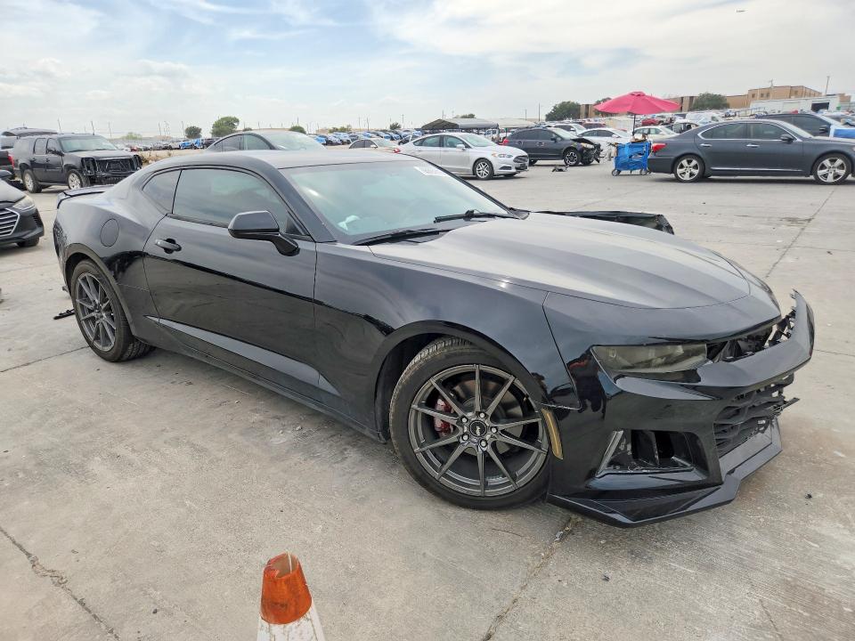 Photo 4 from auction – 2017 CHEVROLET CAMARO with VIN 1G1FB1RX9H0165494