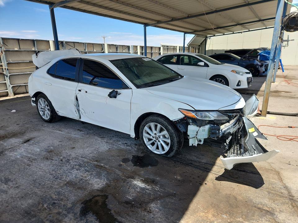 Photo 4 from auction – 2022 TOYOTA CAMRY with VIN 4T1C11AK4NU046863