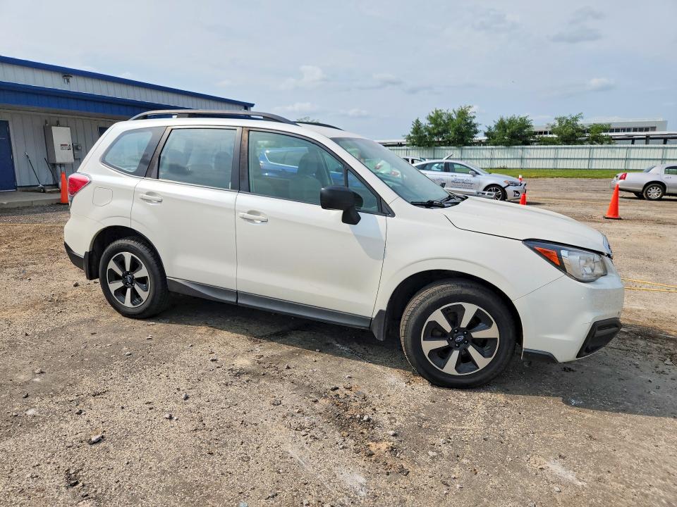 Снимка 4 от търг – 2018 SUBARU FORESTER с VIN JF2SJABC4JH459863