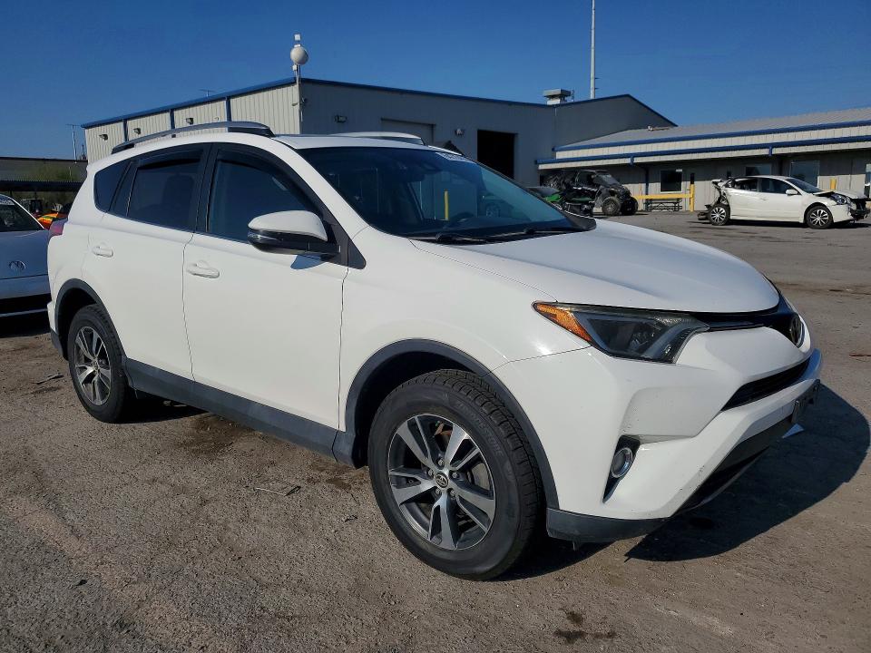 Photo 4 from auction – 2017 TOYOTA RAV4 with VIN 2T3RFREV3HW551044