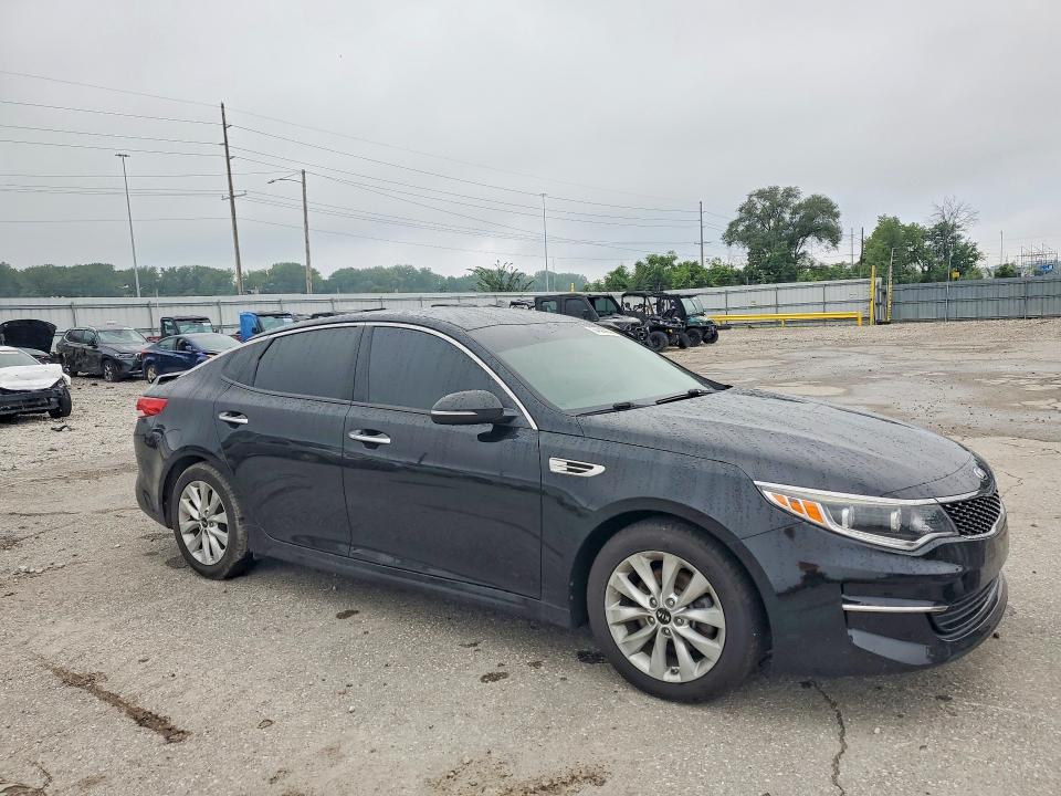 Photo 4 from auction – 2017 KIA OPTIMA with VIN 5XXGU4L3XHG159280