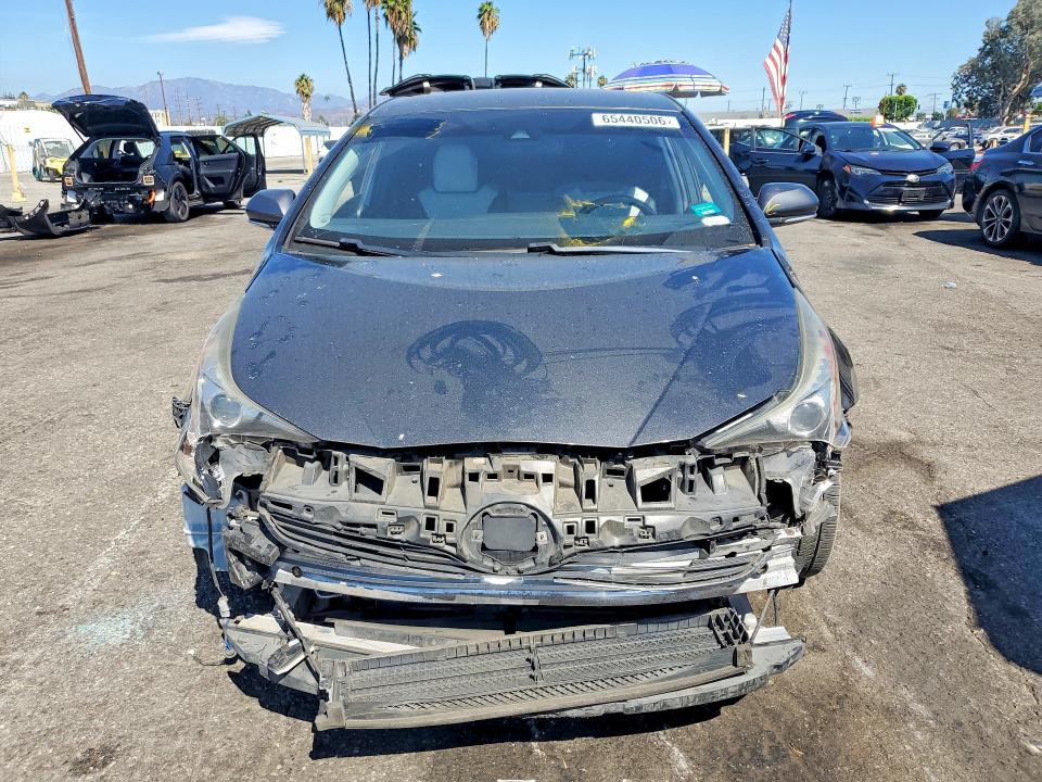 Photo 5 from auction – 2017 TOYOTA PRIUS with VIN JTDKARFUXH3032369