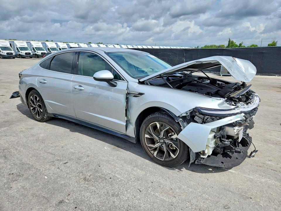 Photo 4 from auction – 2024 HYUNDAI SONATA with VIN KMHL64JA3RA350011