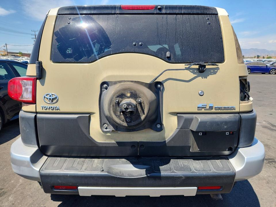 Photo 6 from auction – 2011 TOYOTA FJ CRUISER with VIN JTEZU4BF5BK011292