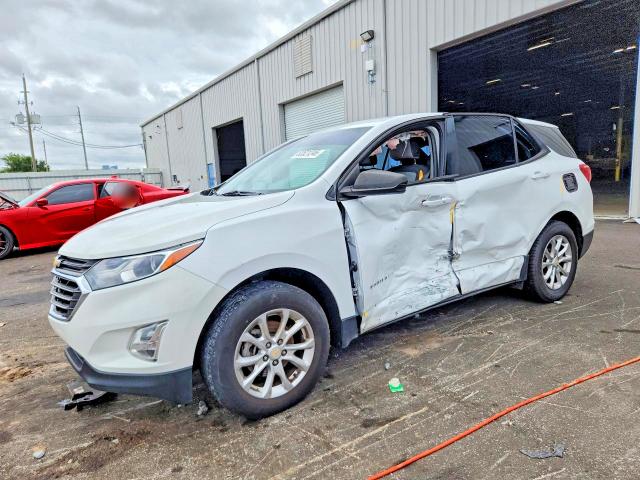 CHEVROLET EQUINOX 2018 with VIN 2GNAXHEV8J6159836 - Photo from auction