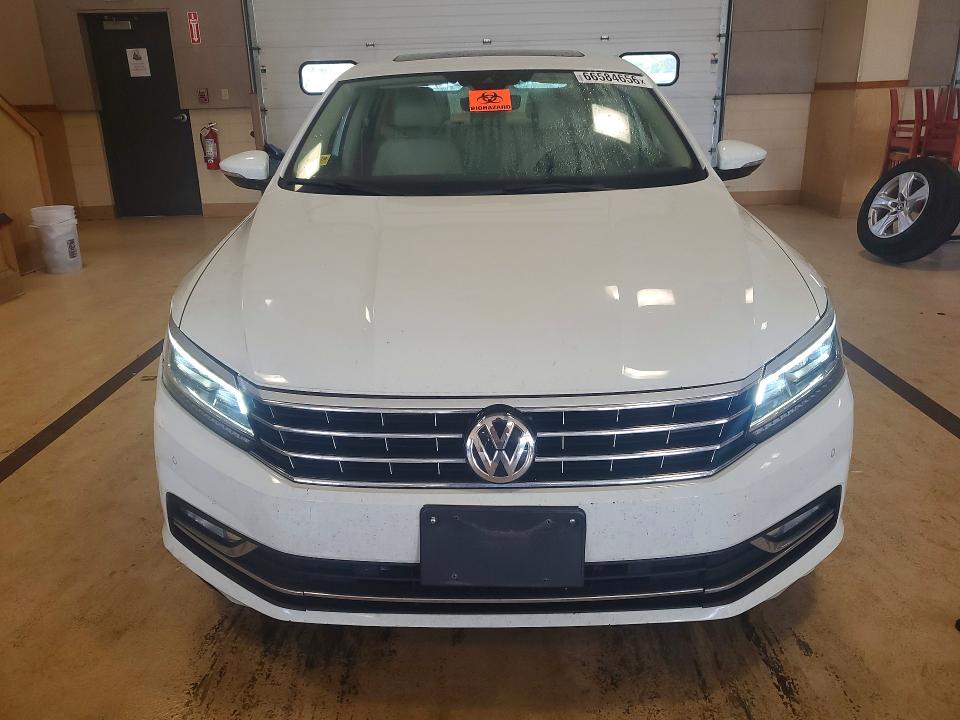 Photo 5 from auction – 2017 VOLKSWAGEN PASSAT with VIN 1VWCT7A33HC071500