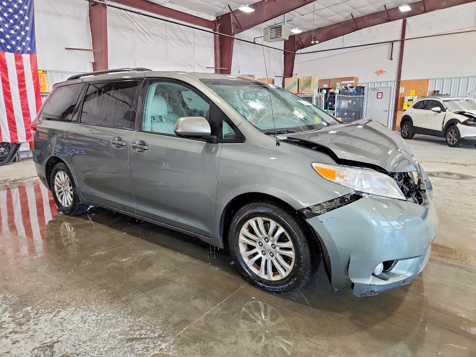 Photo 4 from auction – 2014 TOYOTA SIENNA with VIN 5TDYK3DCXES486307
