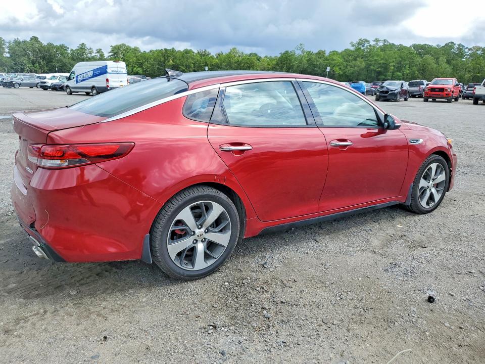 Photo 3 from auction – 2017 KIA OPTIMA with VIN 5XXGW4L28HG132791