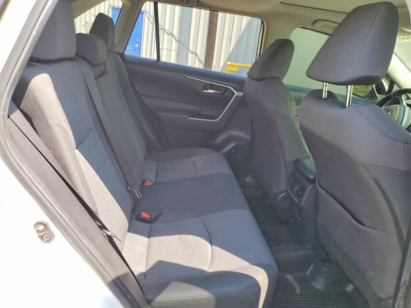 Photo 10 from auction – 2019 TOYOTA RAV4 with VIN JTMP1RFV4KD046462