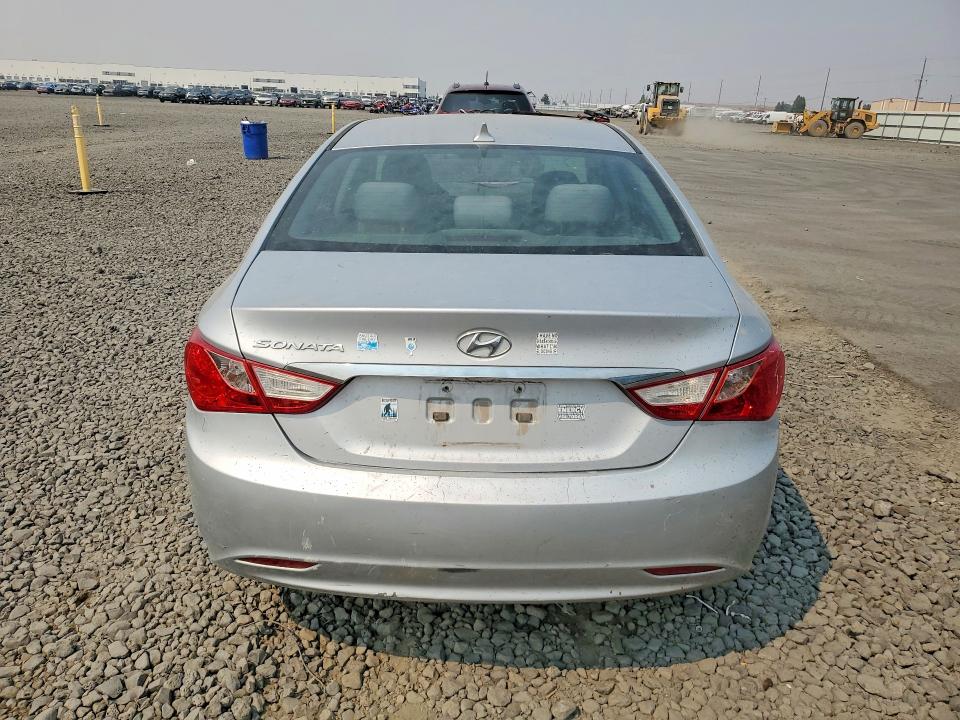 Photo 6 from auction – 2011 HYUNDAI SONATA with VIN 5NPEB4AC0BH092491