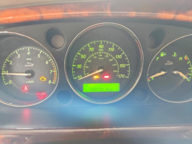 Zdjęcie 9 z aukcji – 2004 JAGUAR XJ8 z VIN SAJEA71C74SG01571