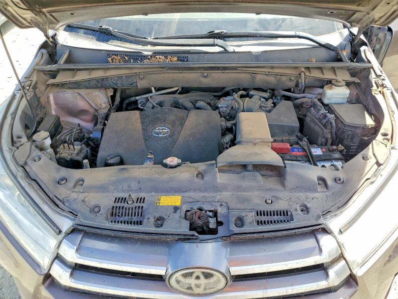 Photo 12 from auction – 2018 TOYOTA HIGHLANDER with VIN 5TDZZRFH5JS249097