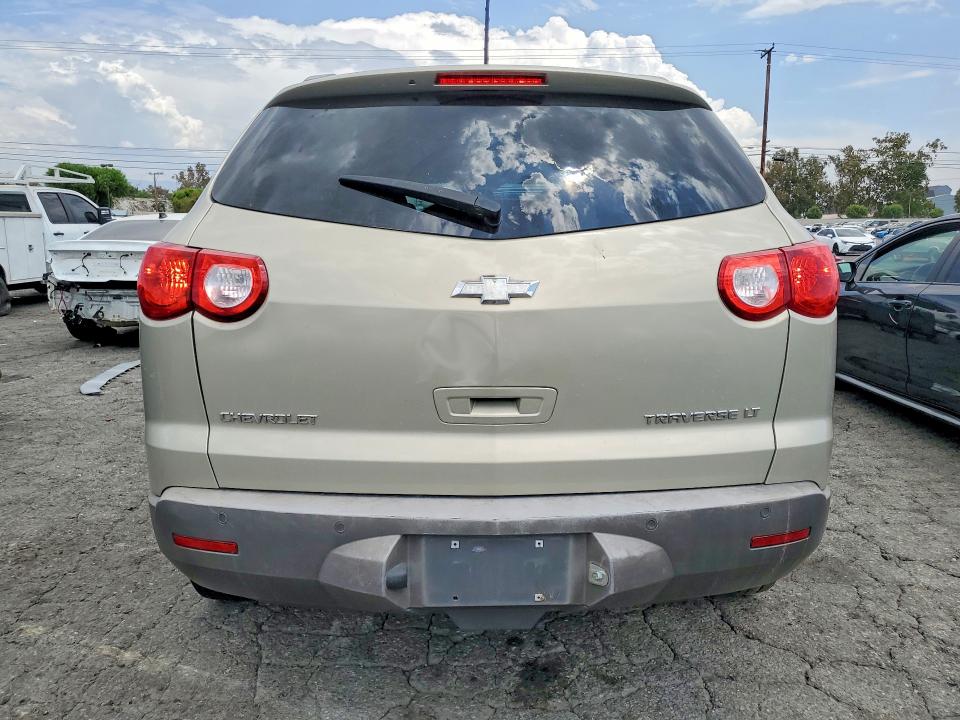Photo 6 from auction – 2010 CHEVROLET TRAVERSE with VIN 1GNLRFED0AJ196929