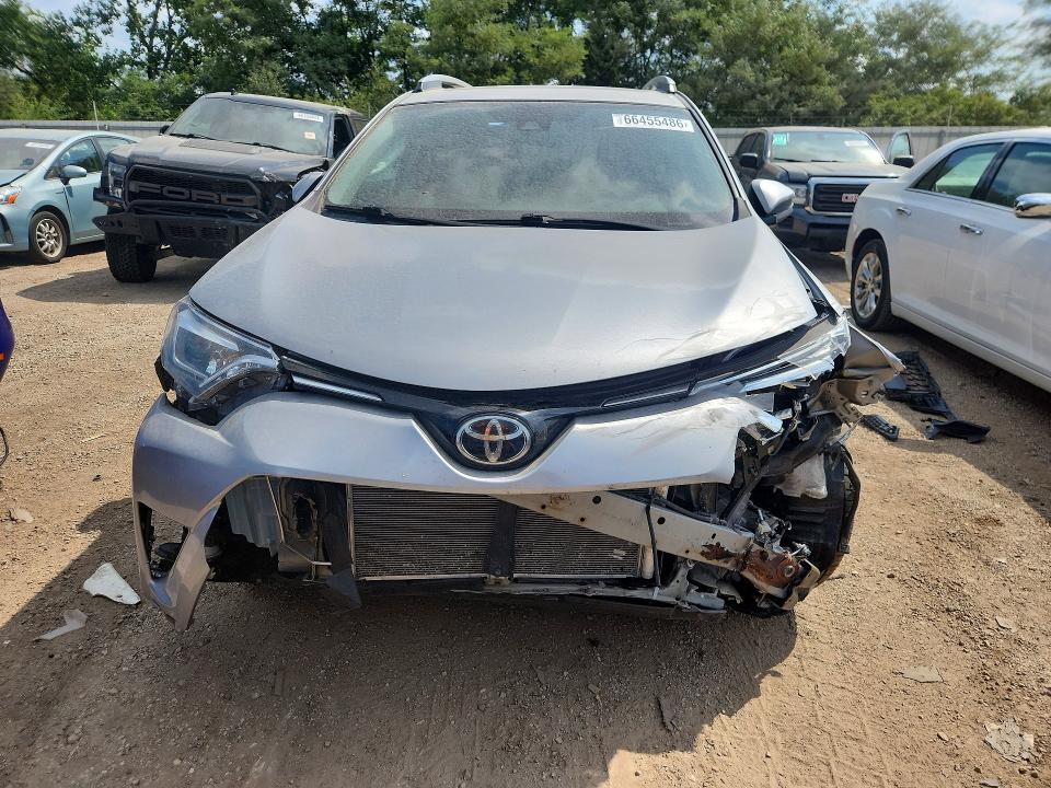 Photo 5 from auction – 2017 TOYOTA RAV4 with VIN 2T3DFREVXHW691991