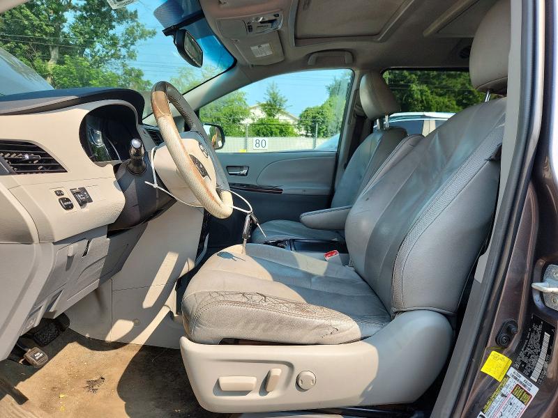 Photo 7 from auction – 2011 TOYOTA SIENNA with VIN 5TDYK3DC5BS142038