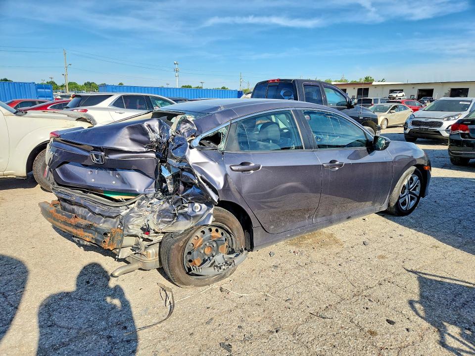 Photo 3 from auction – 2018 HONDA CIVIC with VIN 19XFC2F52JE011624