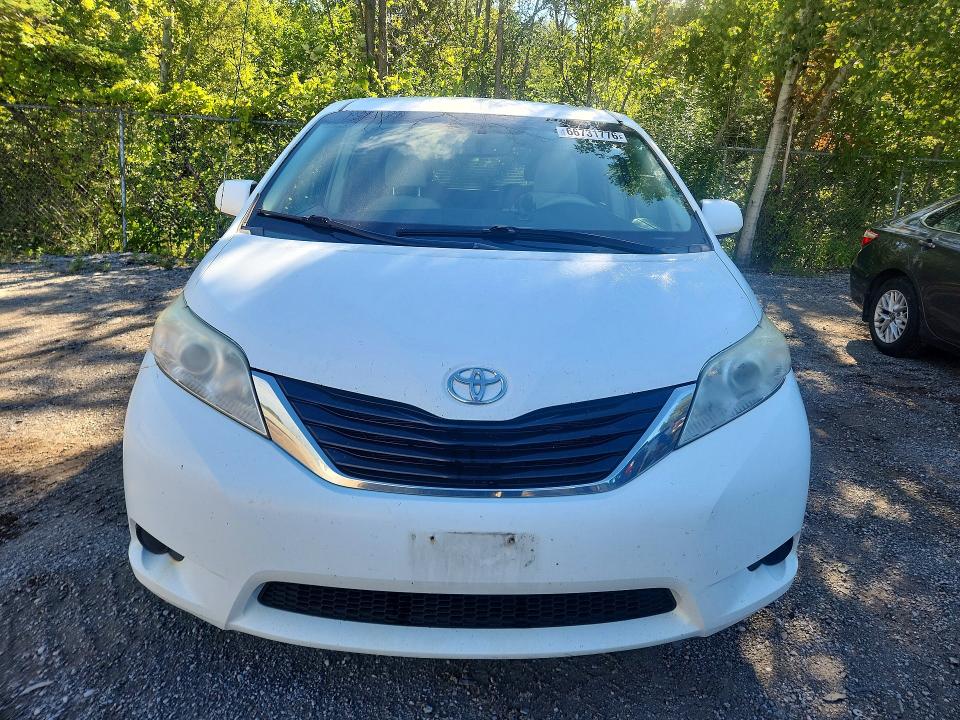 Снимка 5 от търг – 2011 TOYOTA SIENNA с VIN 5TDKK3DC1BS167945