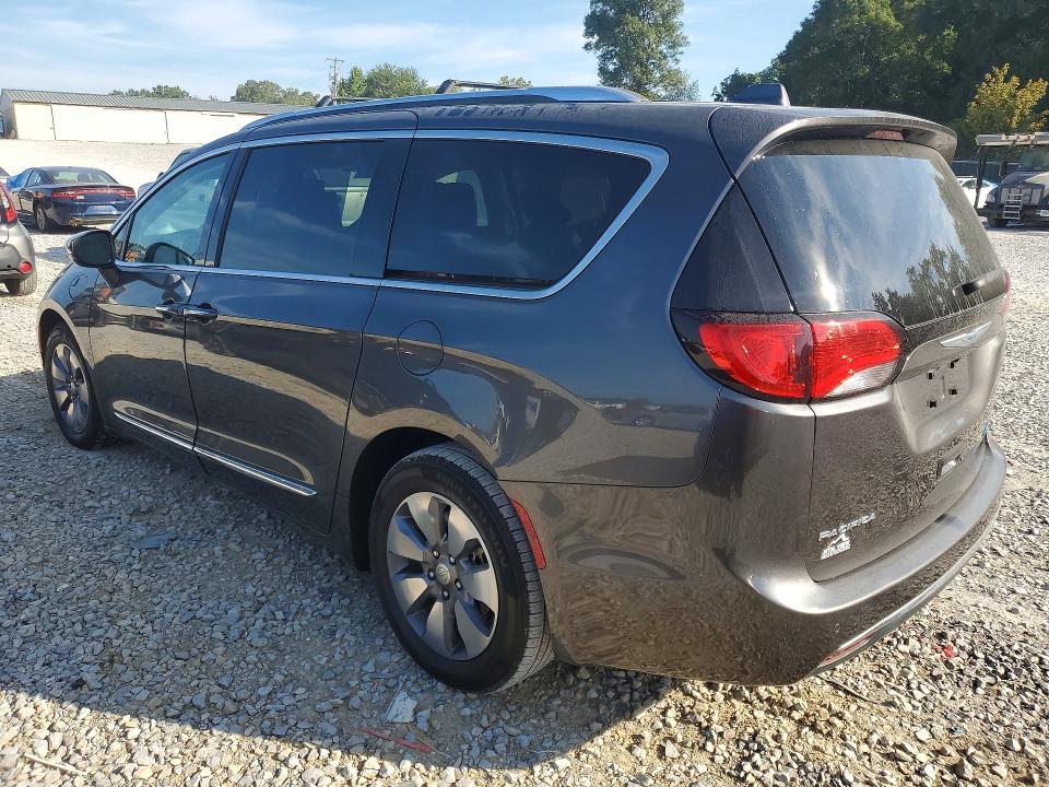 Photo 2 from auction – 2018 CHRYSLER PACIFICA with VIN 2C4RC1N7XJR275330
