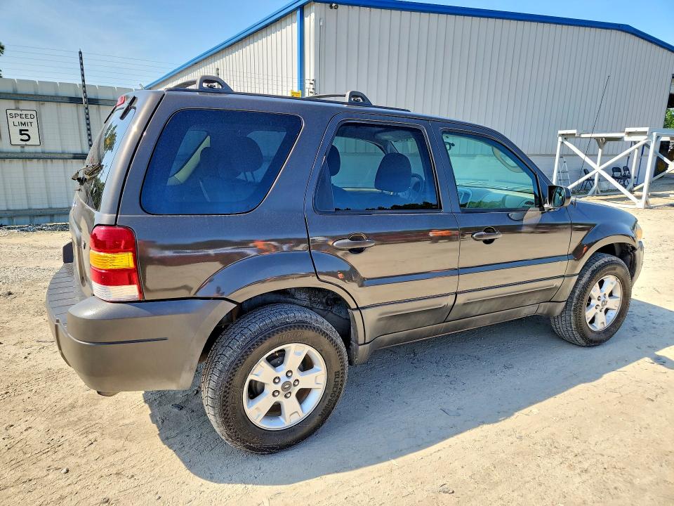 Photo 3 from auction – 2007 FORD ESCAPE with VIN 1FMYU03177KA99003