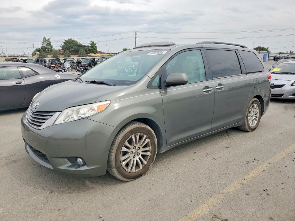 TOYOTA SIENNA 2011 with VIN 5TDYK3DC2BS099634 - Photo from auction