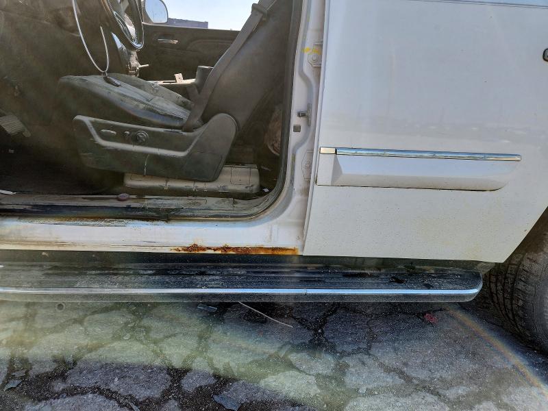Снимка 13 от търг – 2008 GMC YUKON с VIN 1GKFK63878J126102