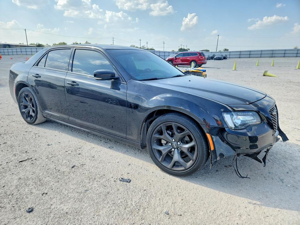 Zdjęcie 4 z aukcji – 2023 CHRYSLER 300 z VIN 2C3CCADG0PH556286