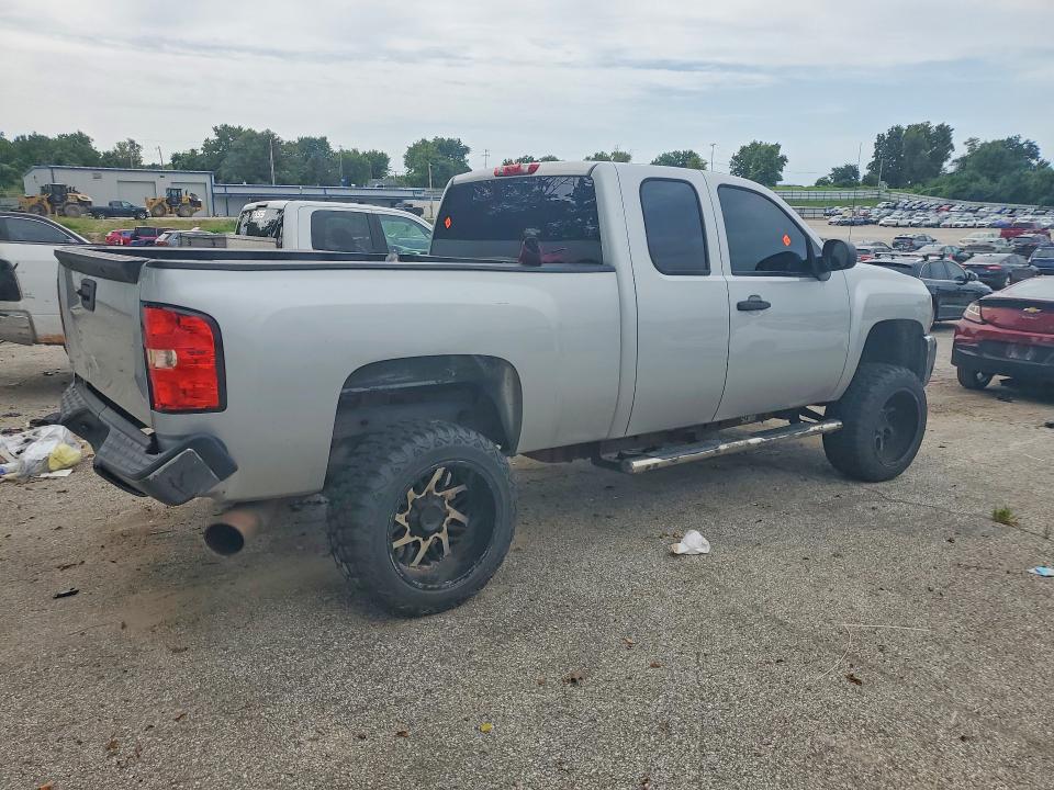 Photo 3 from auction – 2013 CHEVROLET SILVERADO with VIN 1GCRCSEA7DZ238635