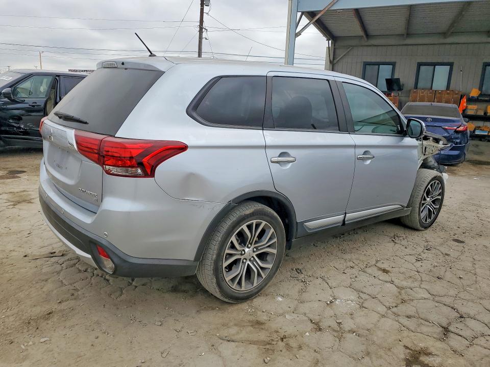 Photo 3 from auction – 2016 MITSUBISHI OUTLANDER with VIN JA4AD3A33GZ019127