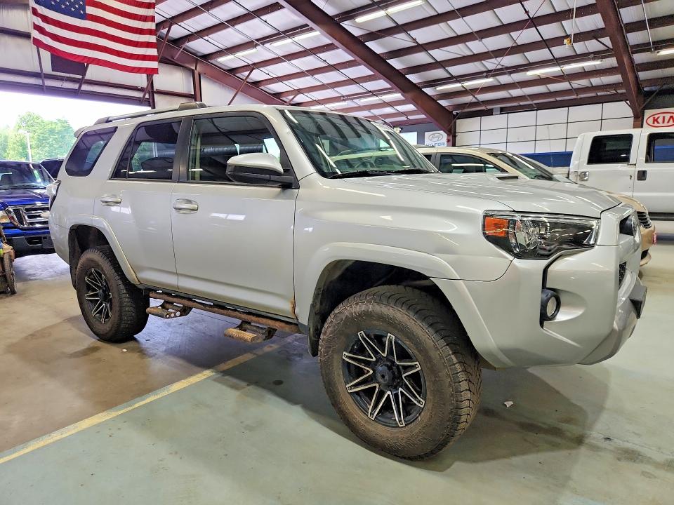 Photo 4 from auction – 2016 TOYOTA 4RUNNER with VIN JTEBU5JRXG5369853