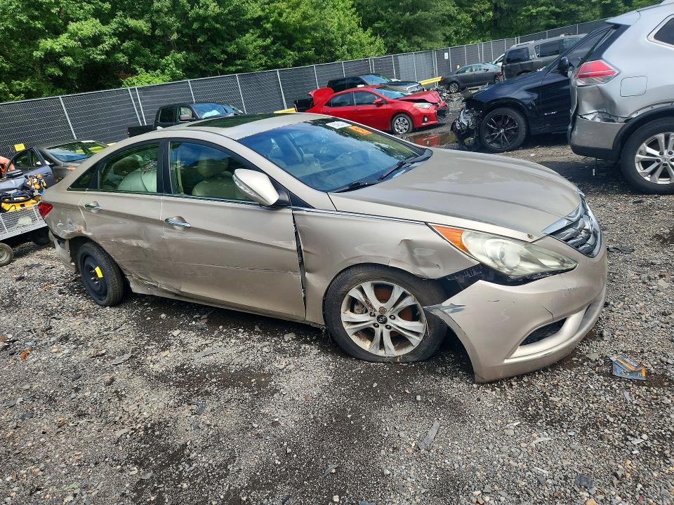 Photo 4 from auction – 2011 HYUNDAI SONATA with VIN 5NPEC4ACXBH040069