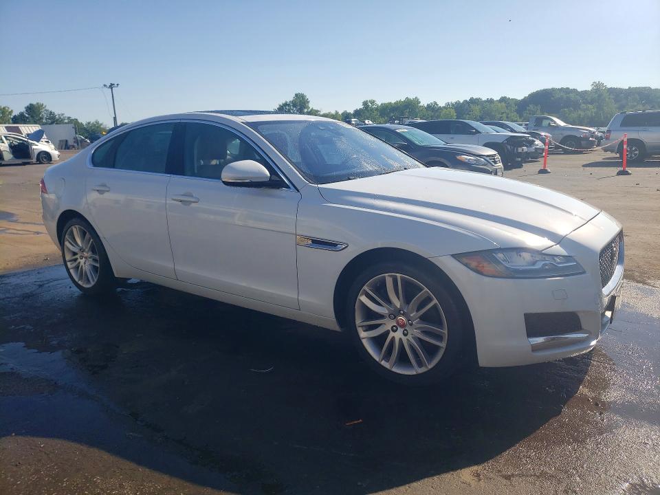 Photo 4 from auction – 2018 JAGUAR XF with VIN SAJBN4EV9JCY53312