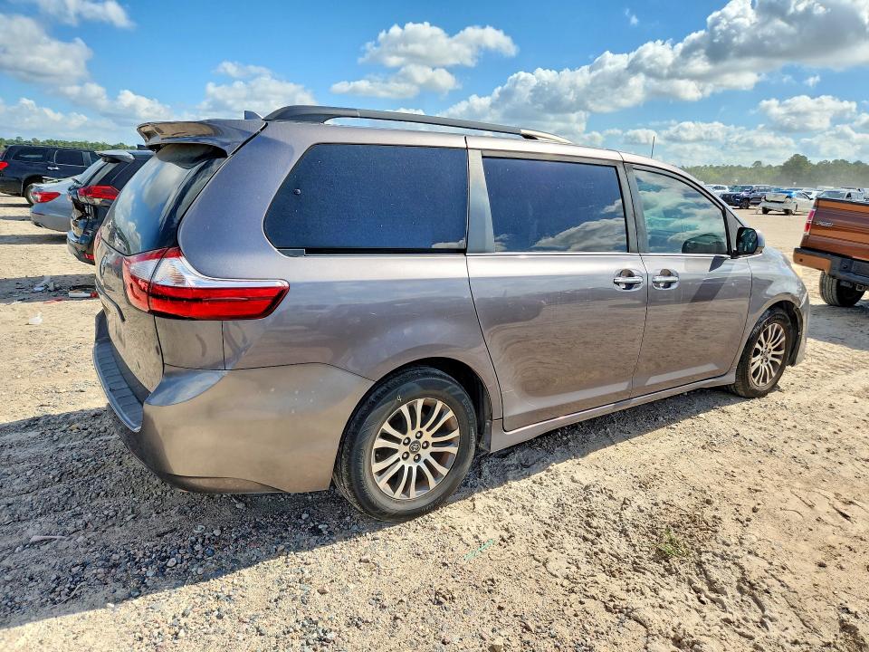 Photo 3 from auction – 2019 TOYOTA SIENNA with VIN 5TDYZ3DC4KS999060