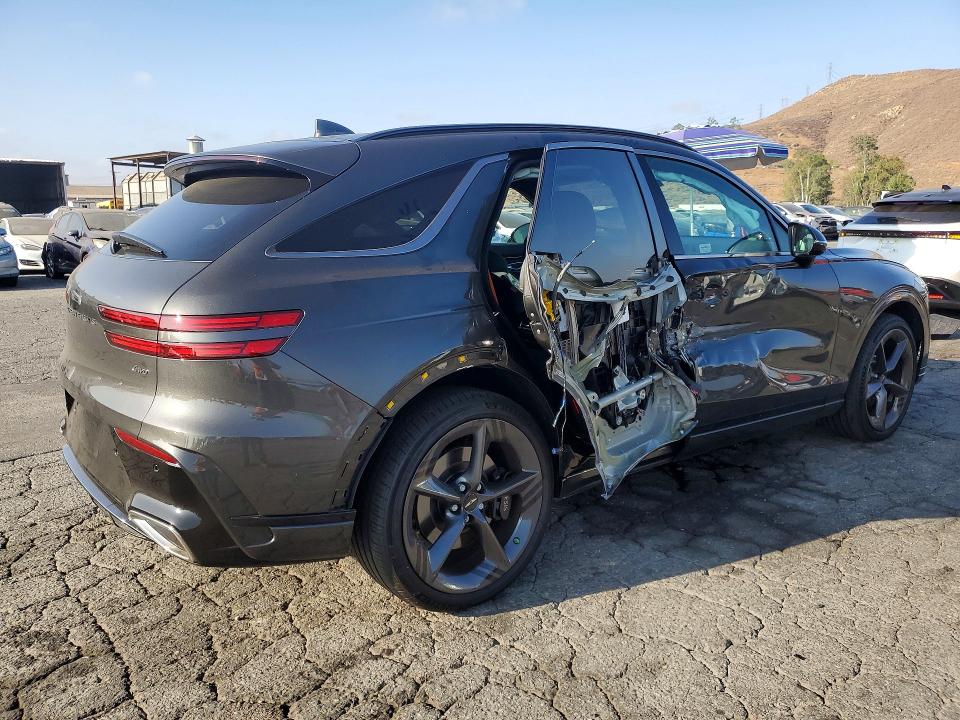 Photo 3 from auction – 2026 GENESIS GV70 with VIN KMUMFDTB9TU229954