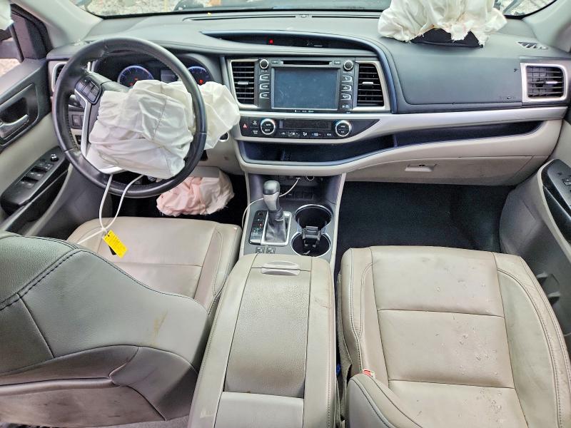 Photo 8 from auction – 2018 TOYOTA HIGHLANDER with VIN 5TDKZRFH2JS545177