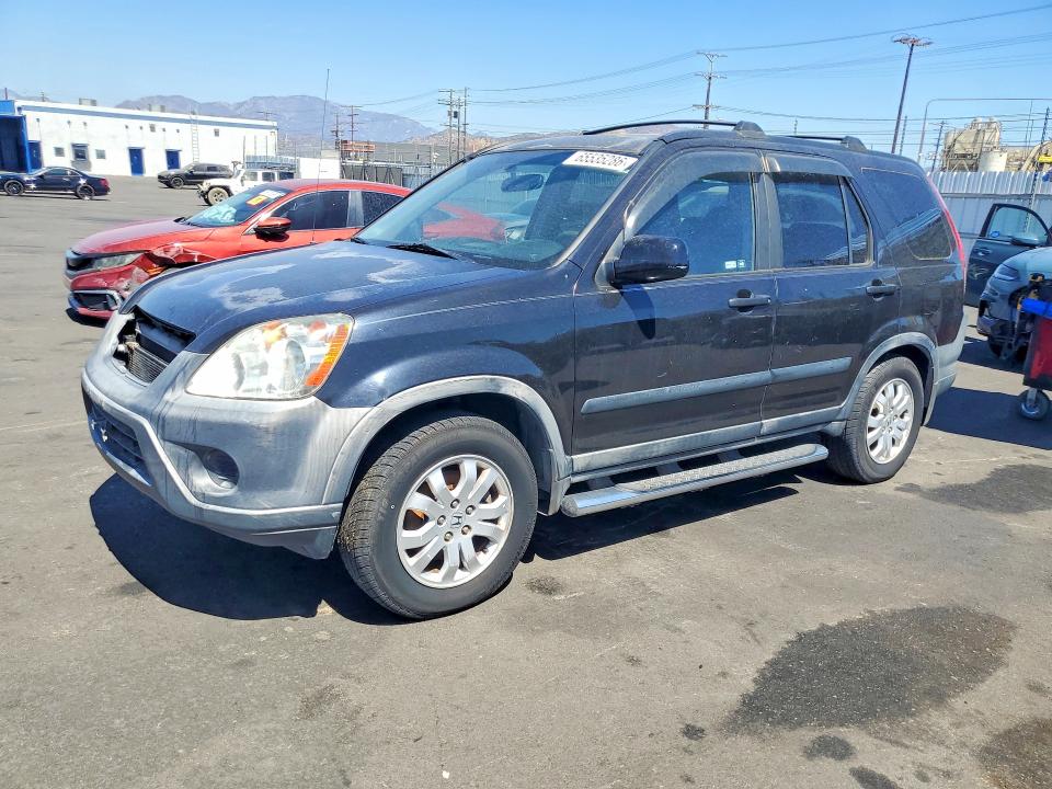 HONDA CR-V 2005 with VIN JHLRD78815C000256 - Photo from auction