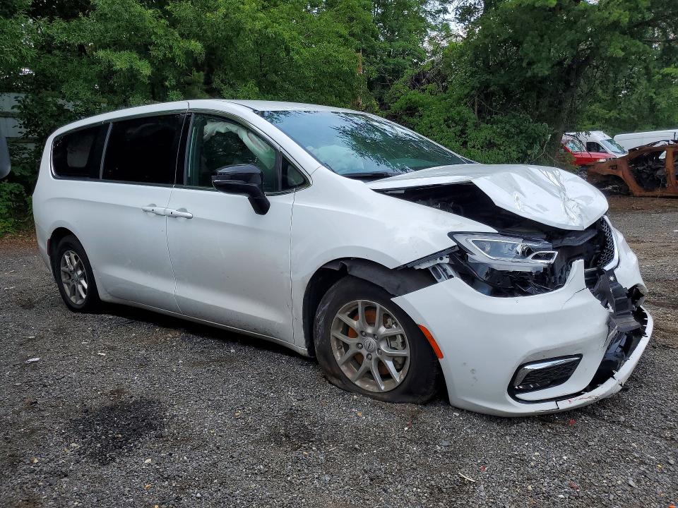 Photo 4 from auction – 2026 CHRYSLER PACIFICA with VIN 2C4RC1BG9TR188946