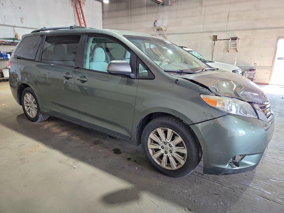 Photo 4 from auction – 2011 TOYOTA SIENNA with VIN 5TDJK3DCXBS007199