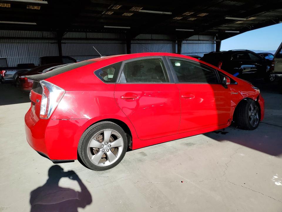 Photo 3 from auction – 2015 TOYOTA PRIUS with VIN JTDKN3DU4F0430325